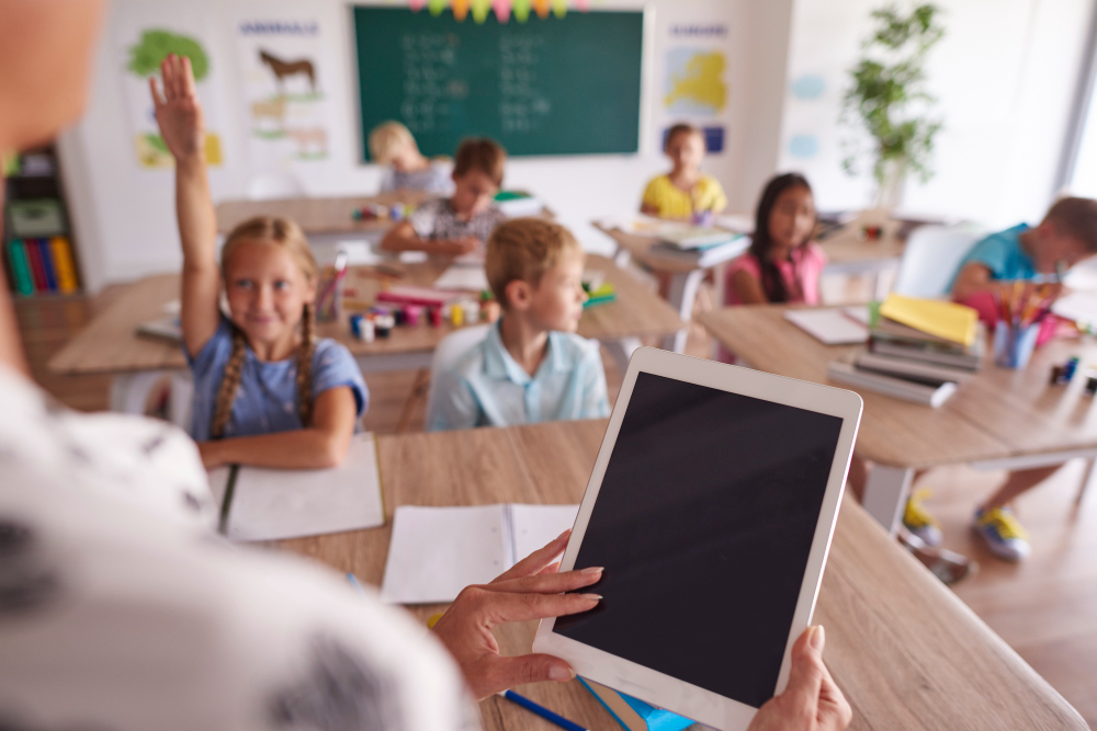 Combiner l’éducation traditionnelle et l’apprentissage en ligne